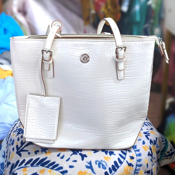 Anne Klein Handbags - ♥️Anne Klein Crocodile 🐊 Embossed Purse